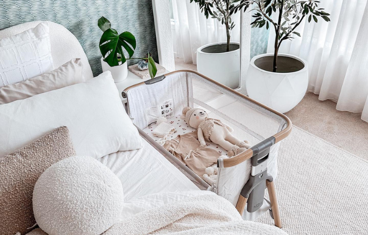 Co sleeping cot shop 6 months plus