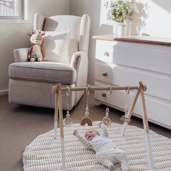 Chelsea Nursery Chair in Egg Shell with Cute Baby | iL Tutto