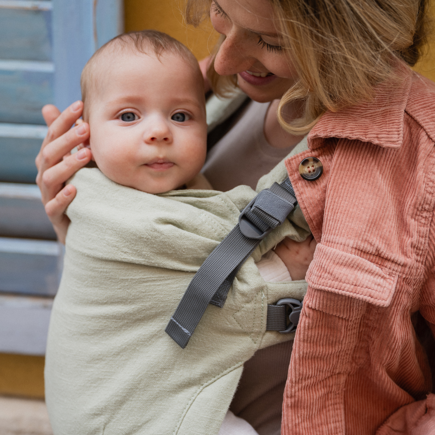 Boba X Adjustable Linen Carrier in Willow Green