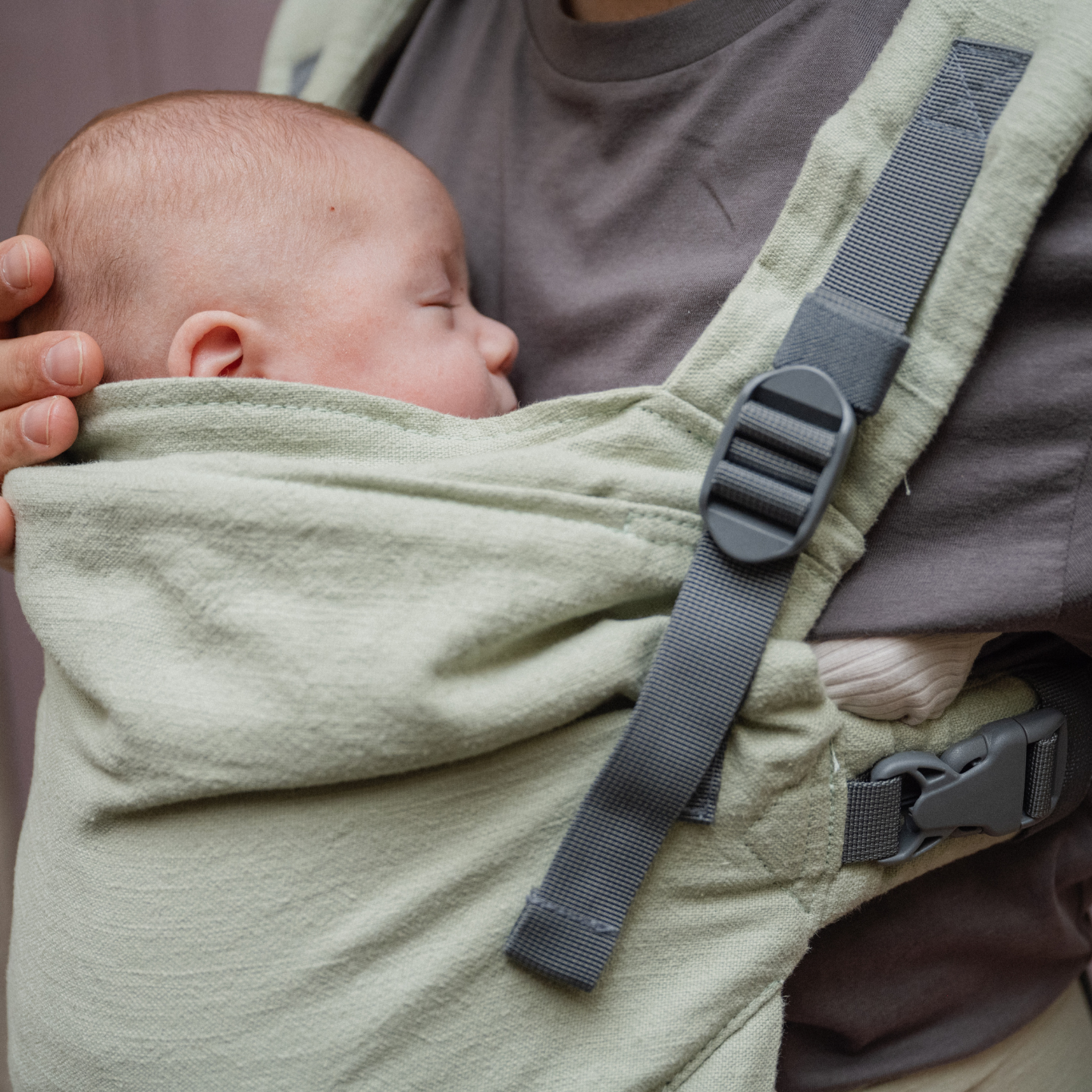Boba X Adjustable Linen Carrier in Willow Green