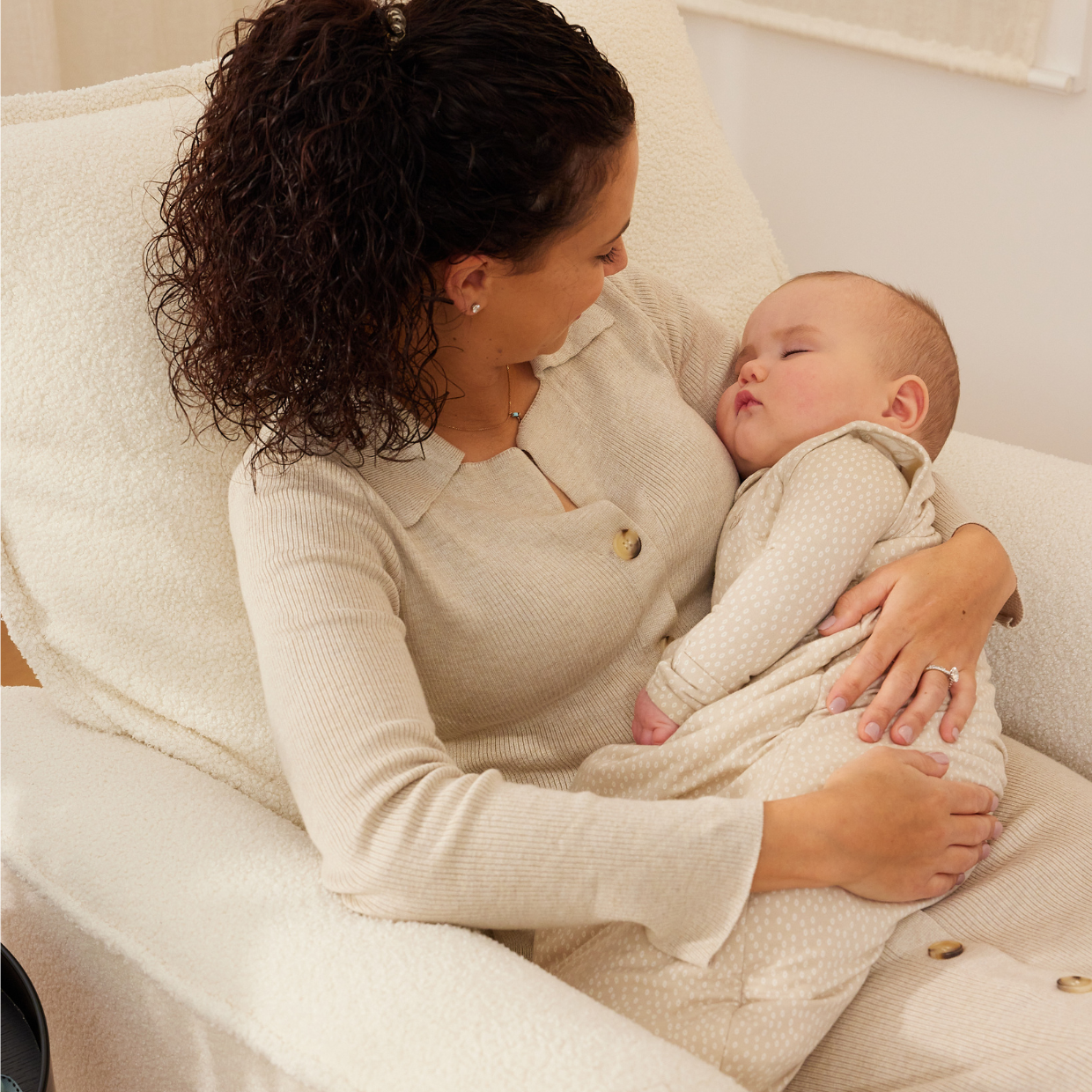 Louie Electric Recliner Glider Nursery Chair in Coconut Teddy