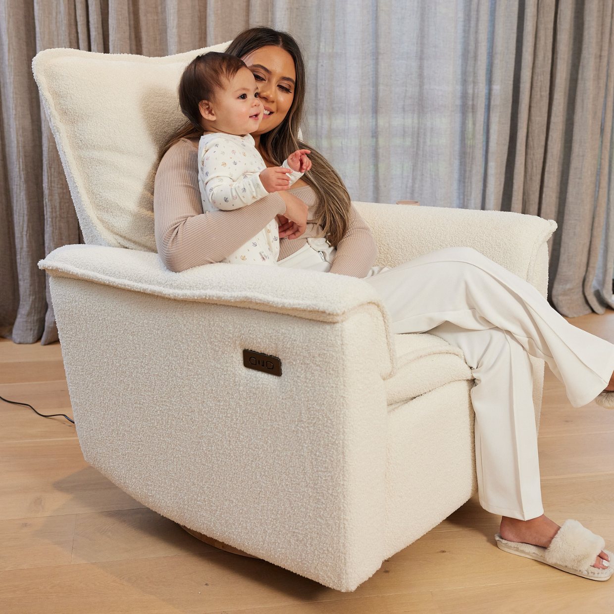 Louie Electric Recliner Glider Nursery Chair in Coconut Teddy