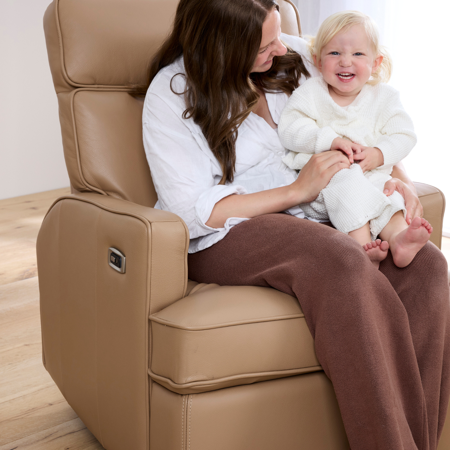 Leo Electric Recliner Glider Chair with USB in Palomino Leather