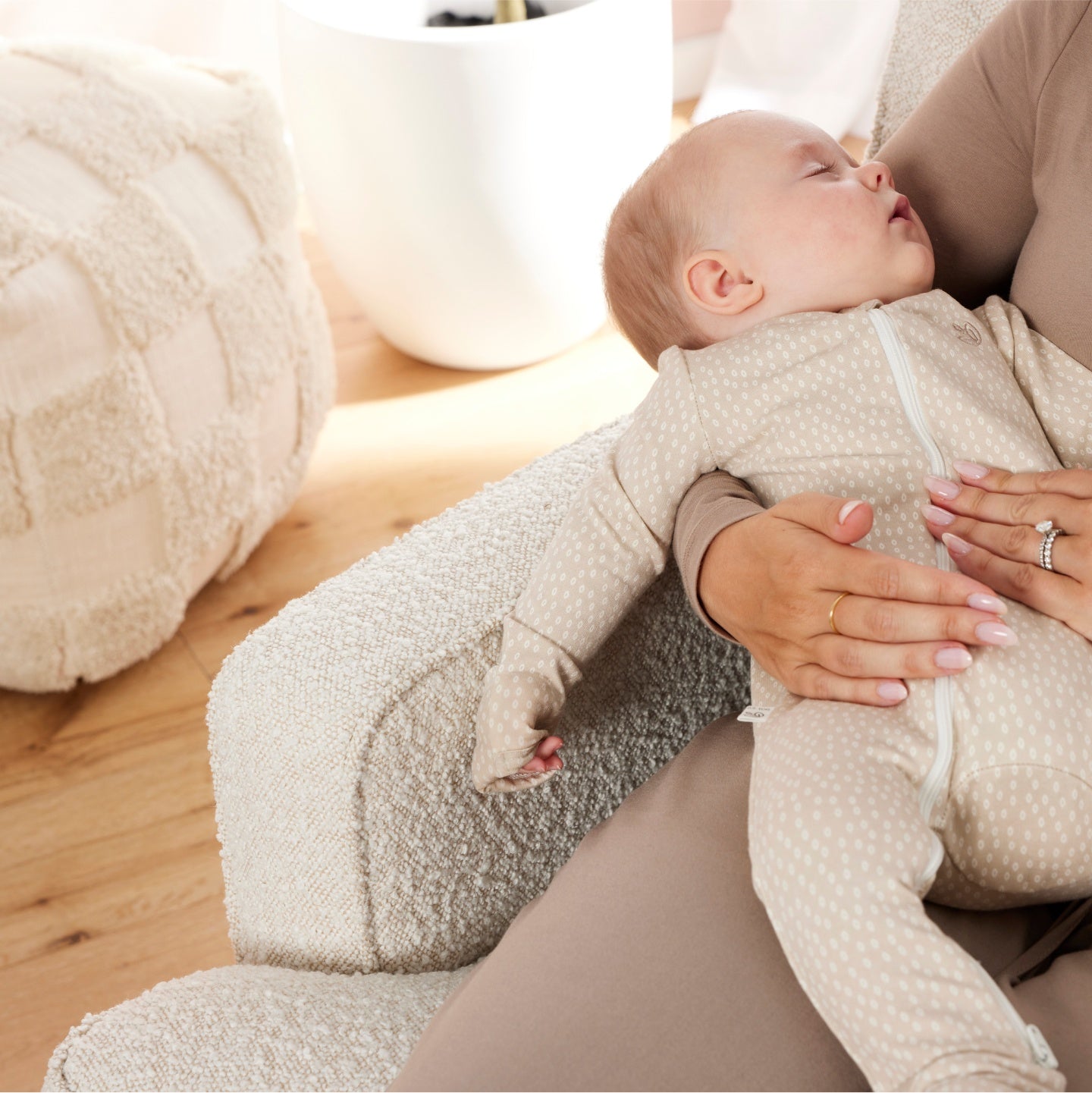 Quinn Recliner Glider Nursery Chair in Vanilla Bouclé