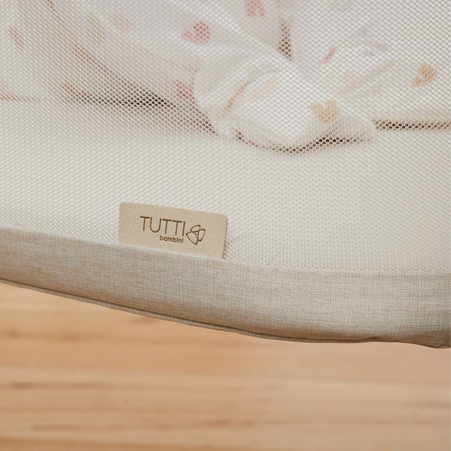 Zizee Bassinet in Scandi Walnut and Ecru