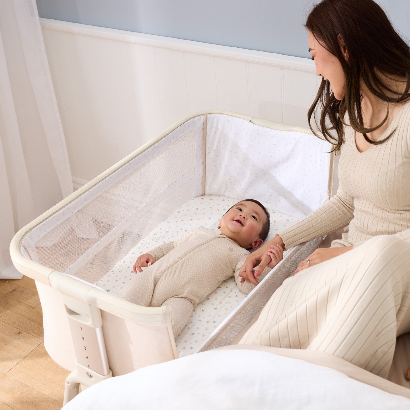 CoZee Breeze Lite Co-sleeping Bassinet in Whitewash Ash and Mushroom