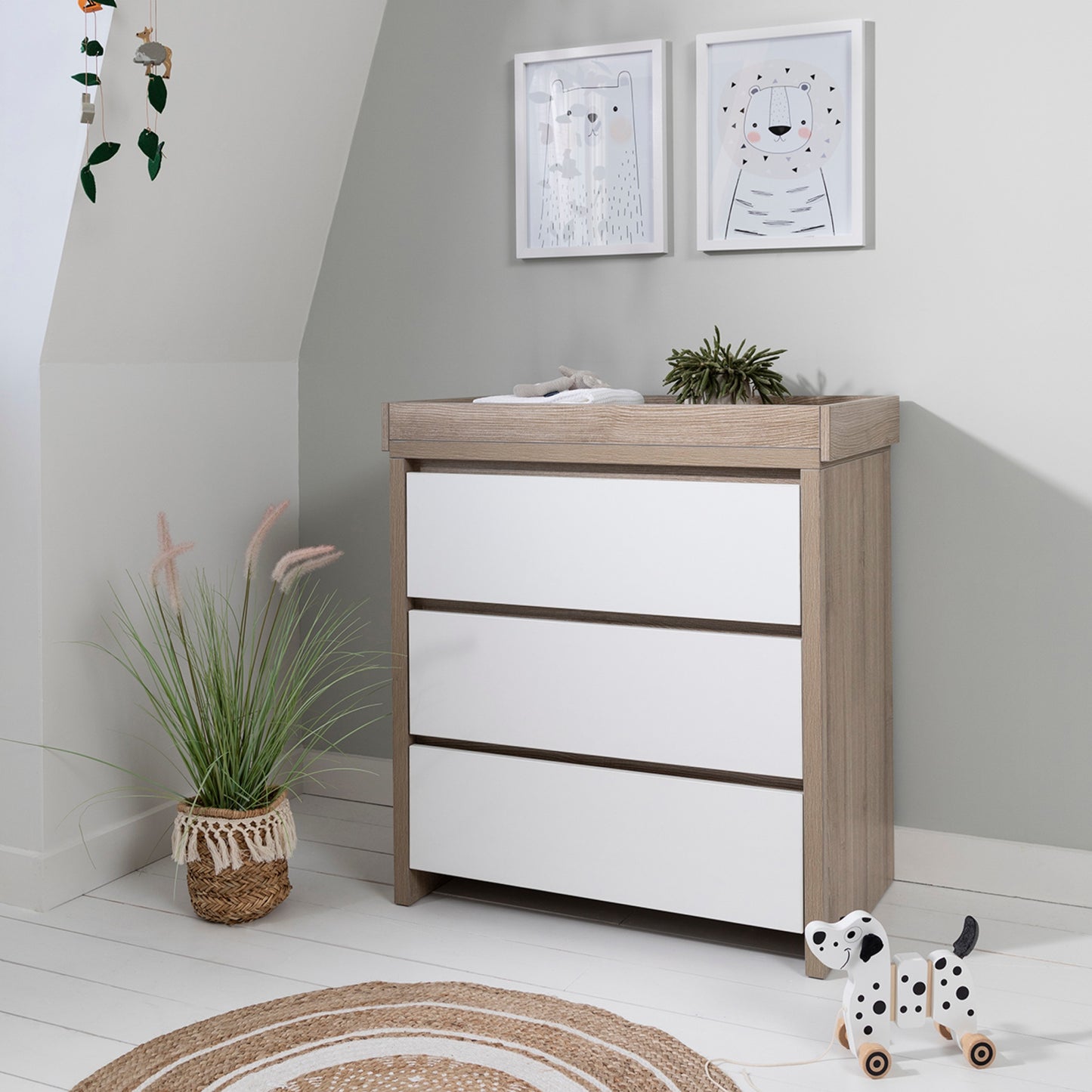 Modena Chest and Changer in Oak White