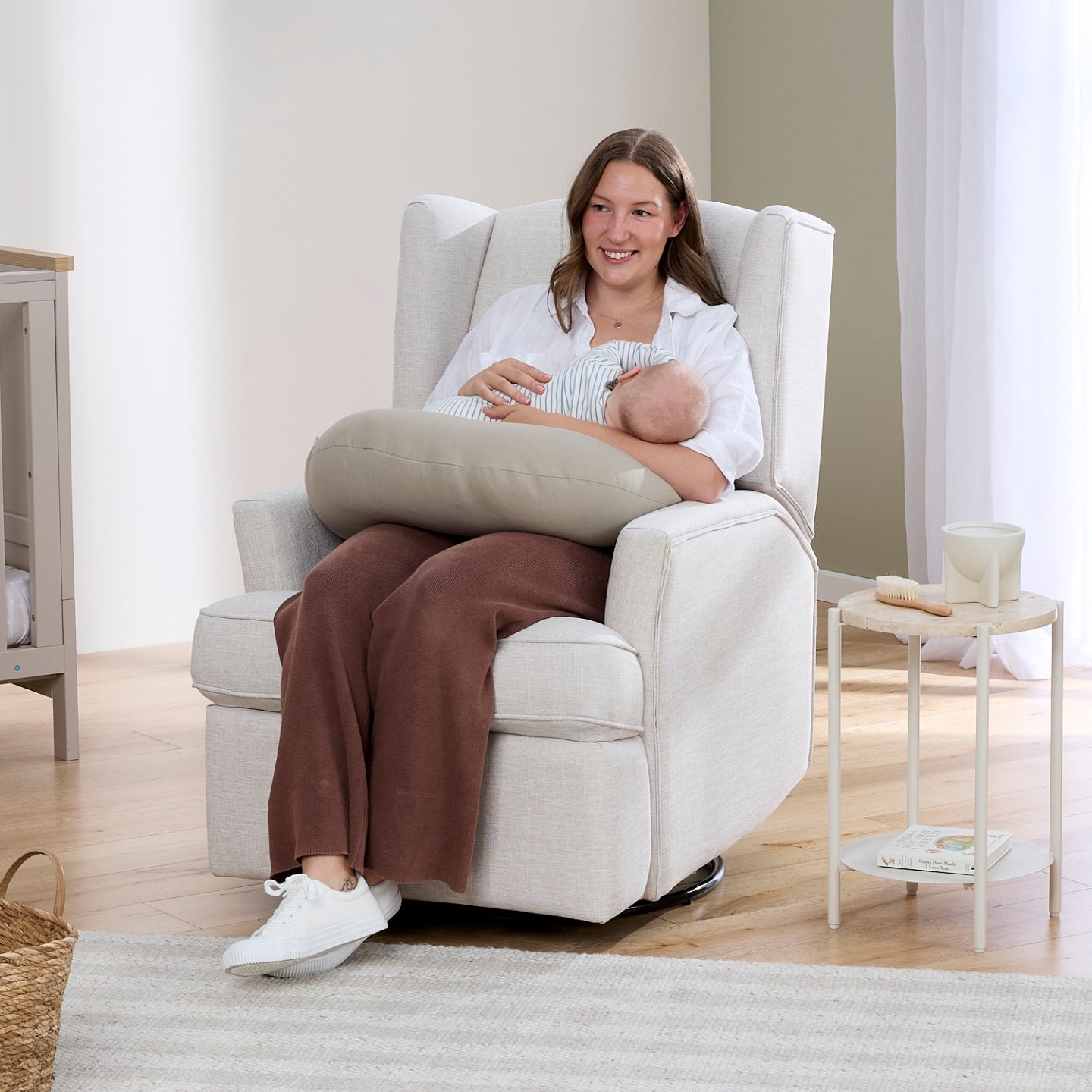 Chelsea Recliner Glider Nursery Chair in Eggshell