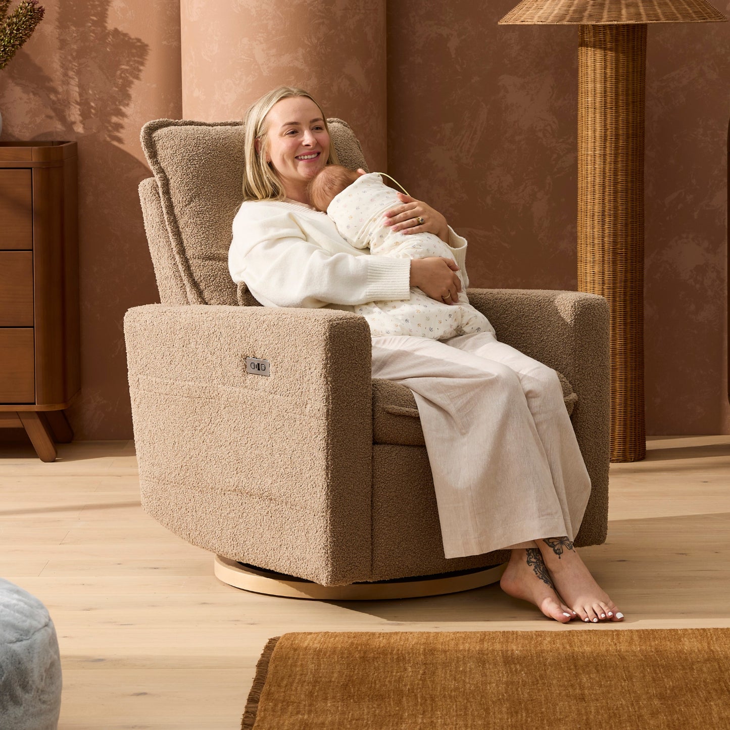 Frankie Electric Recliner Glider Nursery Chair in Mocha Teddy