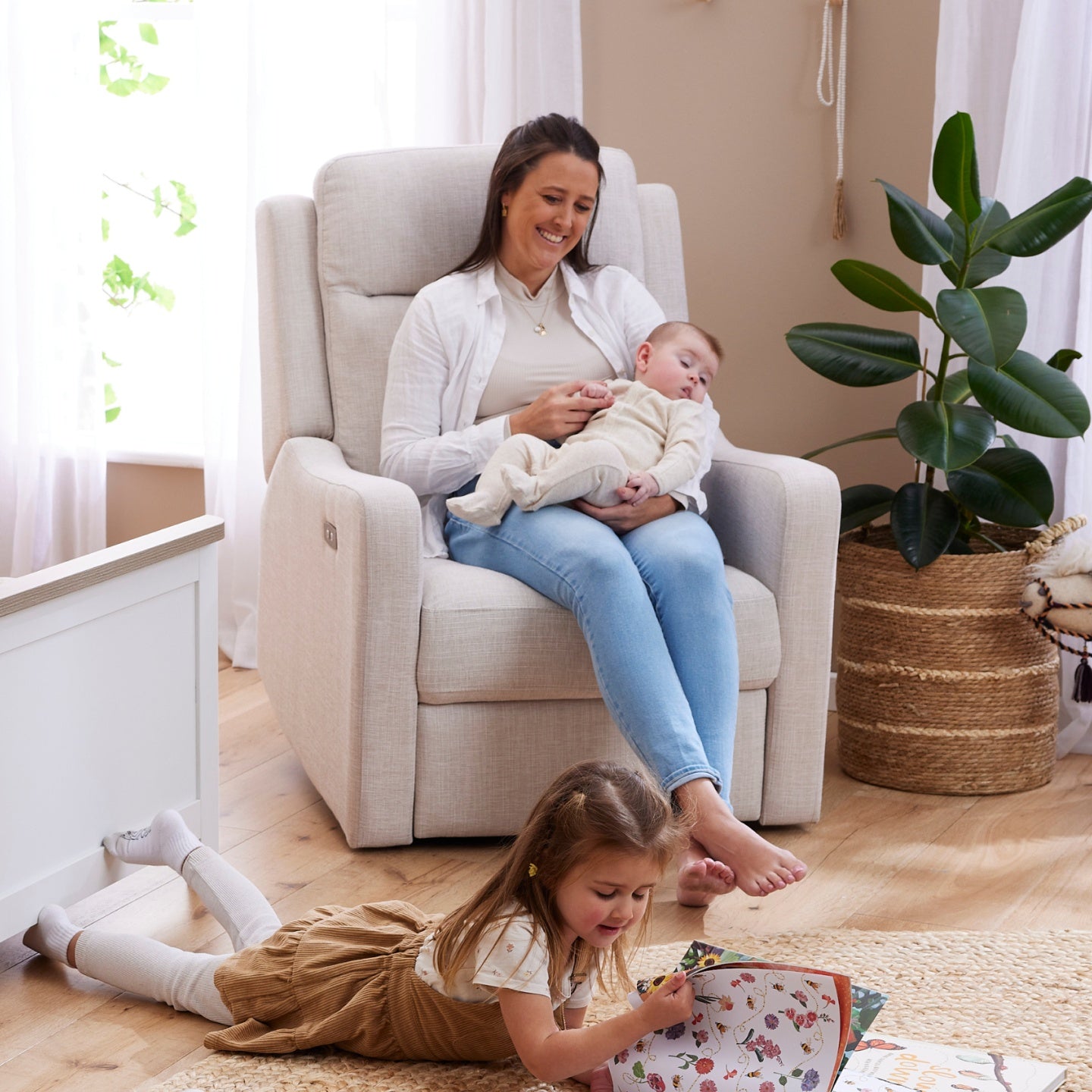 Henry Electric Recliner Glider Chair with USB in Eggshell iL Tutto