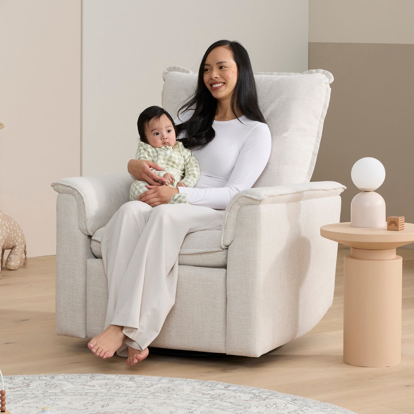 Louie Electric Recliner Glider Nursery Chair in Eggshell