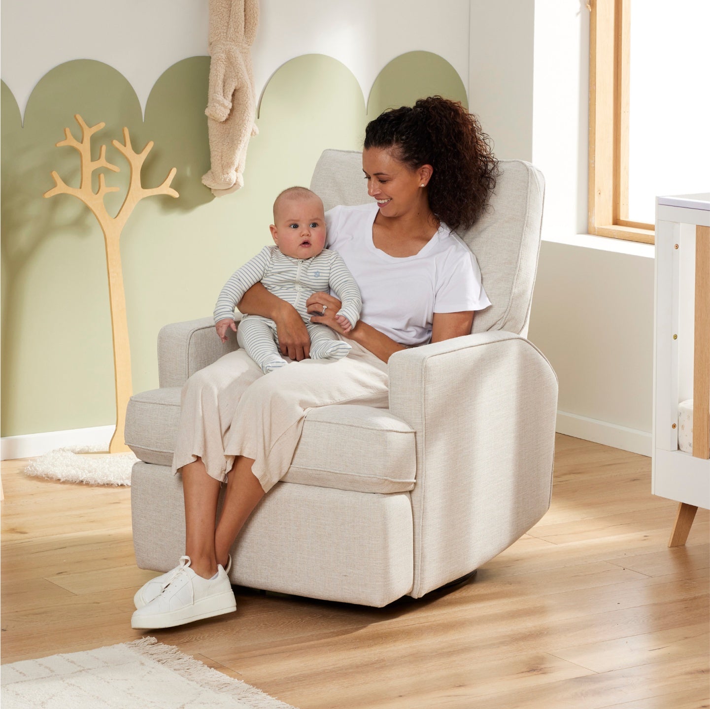 Quinn Electric Recliner Glider Chair with USB in Eggshell