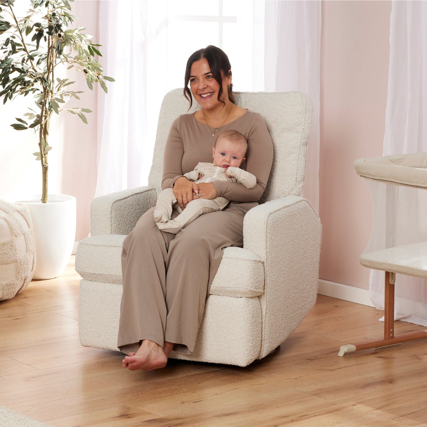 Quinn Recliner Glider Nursery Chair in Vanilla Bouclé