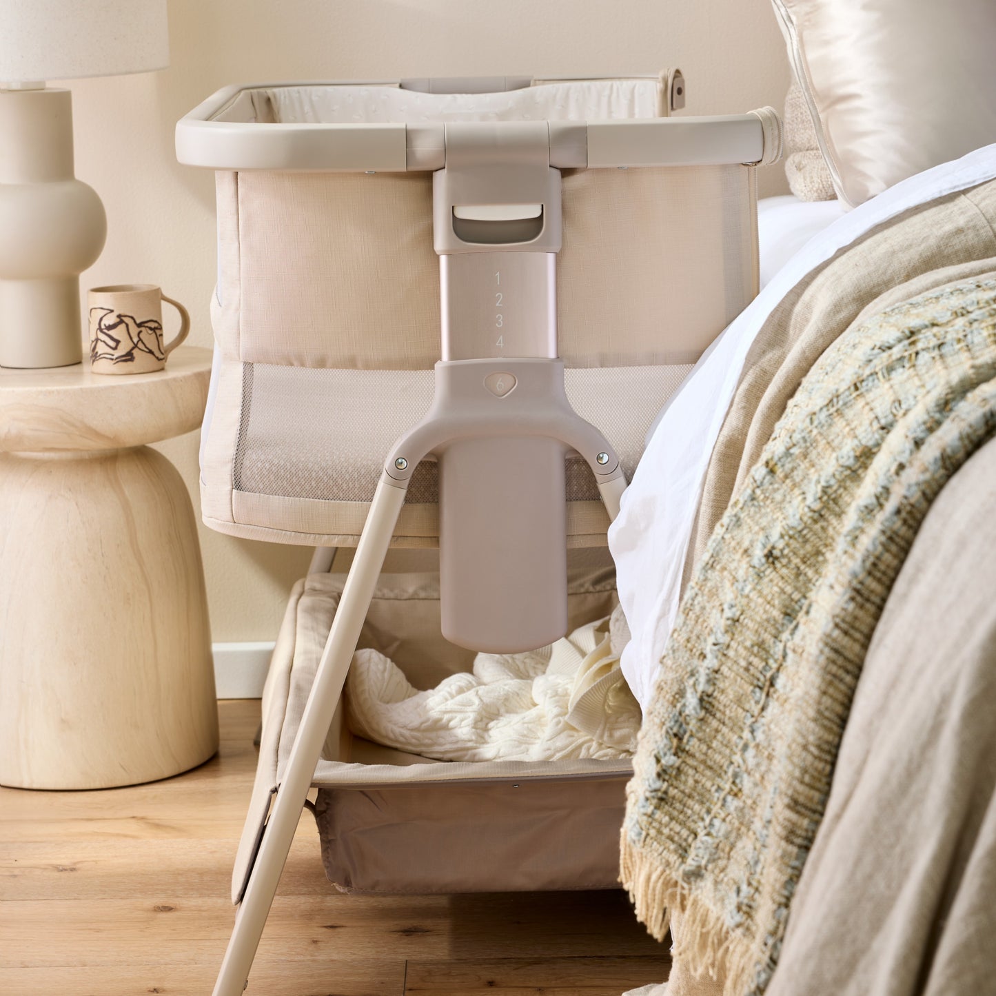 CoZee Breeze Zen Co-sleeping Bassinet in Sand
