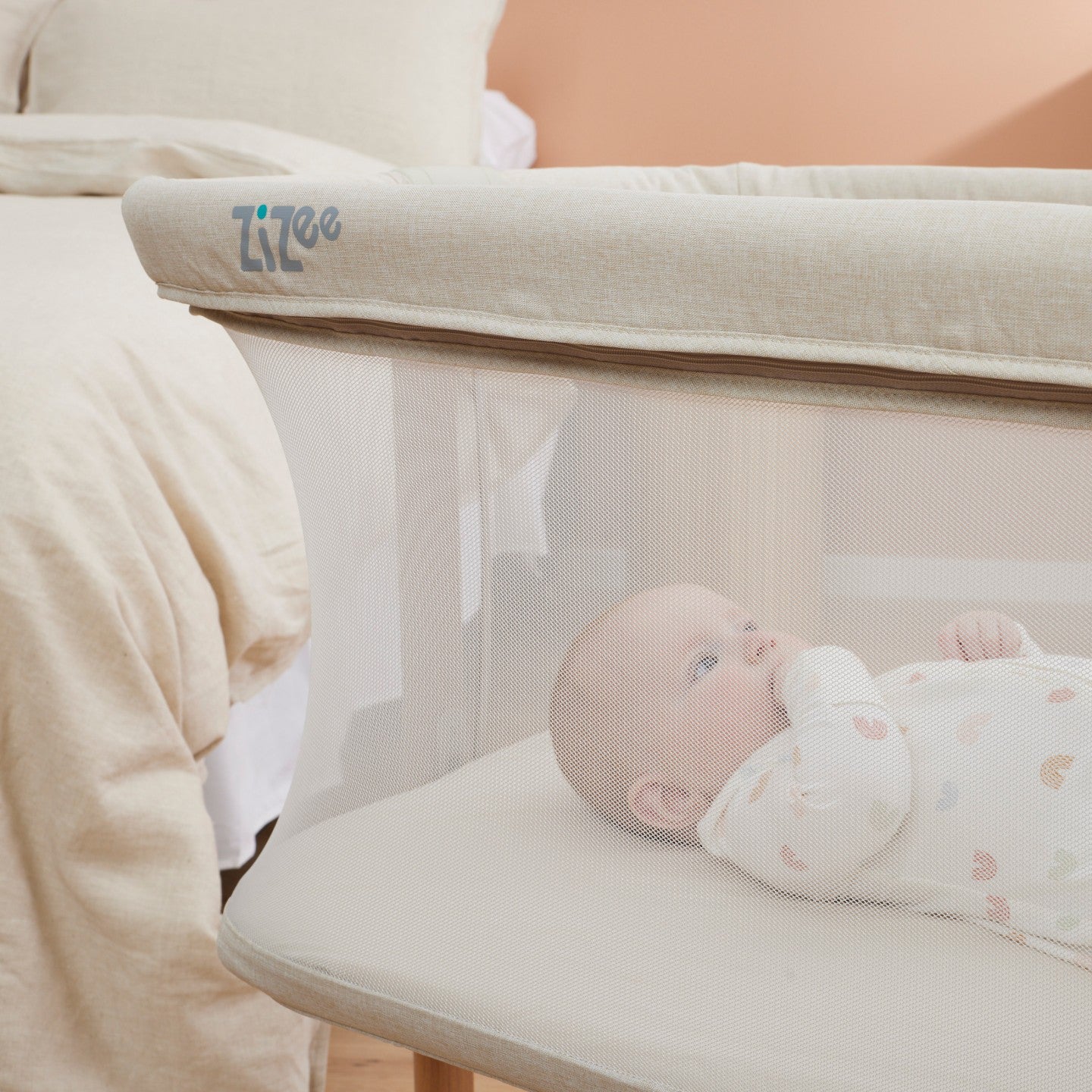Zizee Bassinet in Scandi Walnut and Ecru