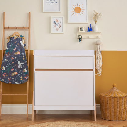 Fuori Cot Set in White & Light Oak with Quinn Electric in Eggshell