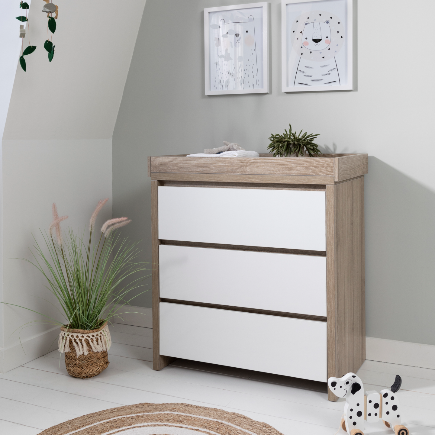 Modena Cot Set in Oak White with Quinn Electric in Pure Grey