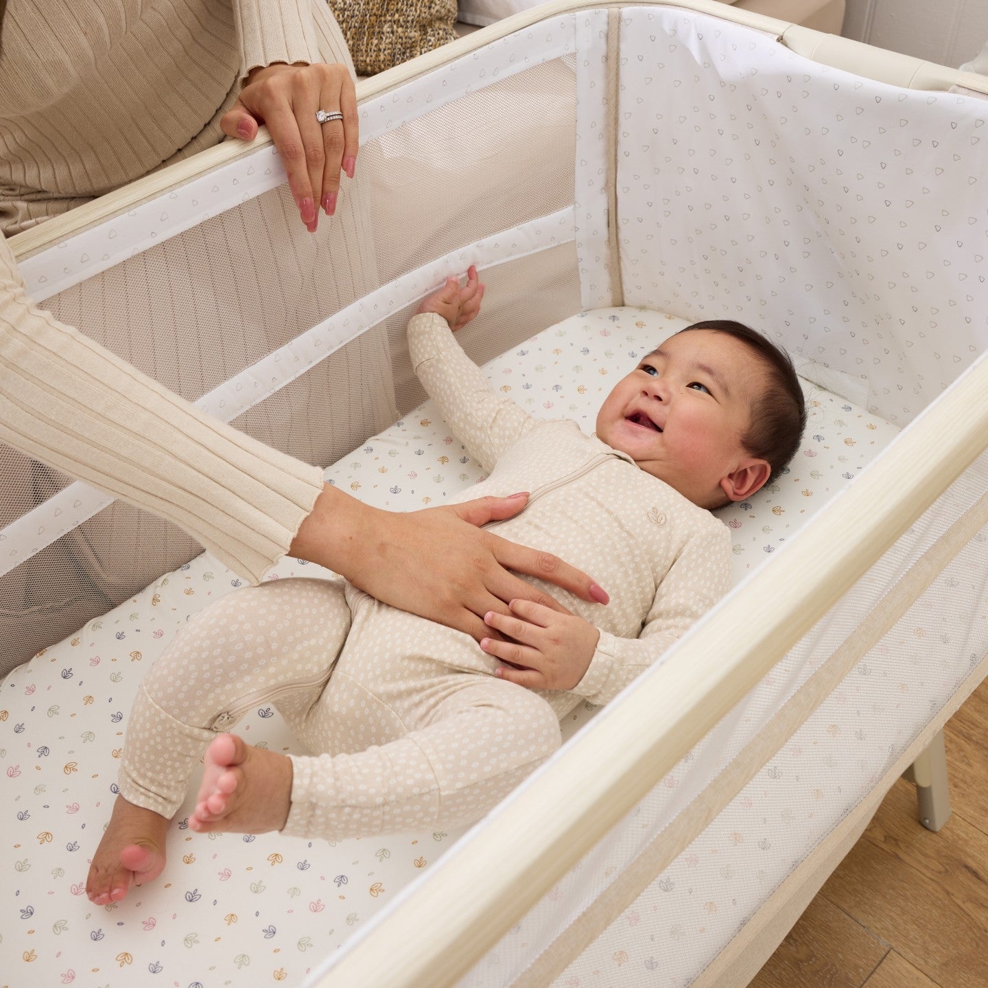 CoZee Breeze Lite Co-sleeping Bassinet in Whitewash Ash and Mushroom