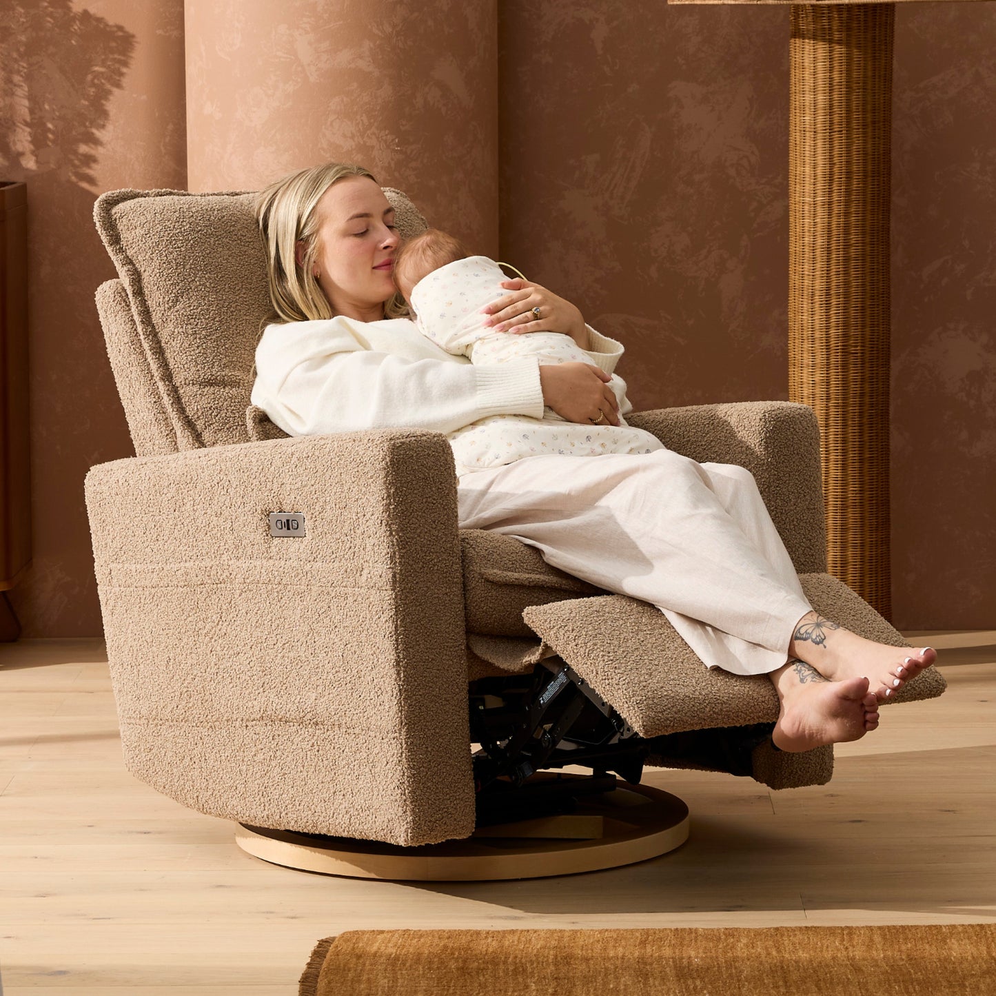 Frankie Electric Recliner Glider Nursery Chair in Mocha Teddy