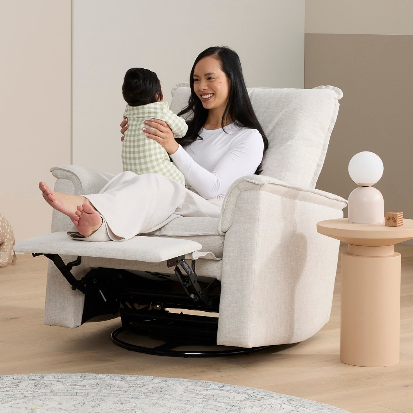 Louie Electric Recliner Glider Nursery Chair in Eggshell