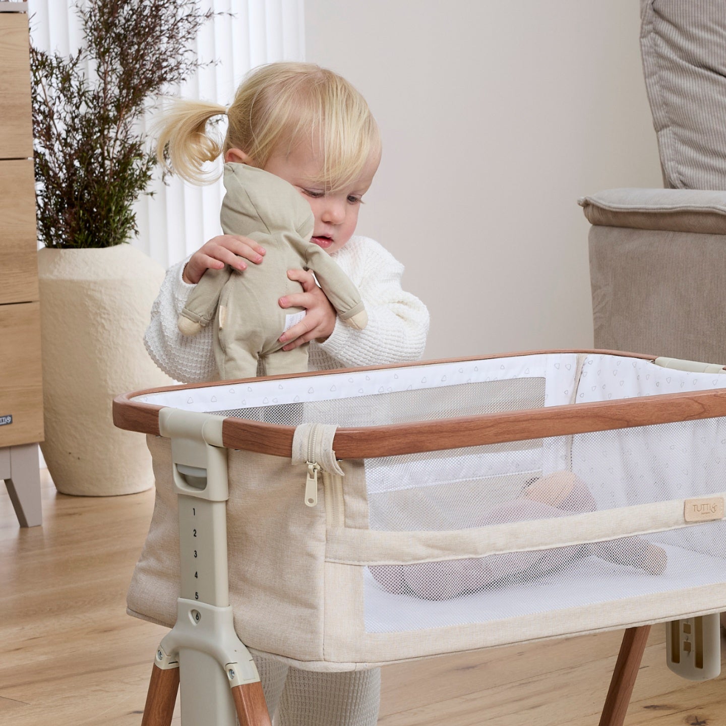 Mini CoZee Breeze Plus Toy Bassinet in Scandi Walnut & Ecru