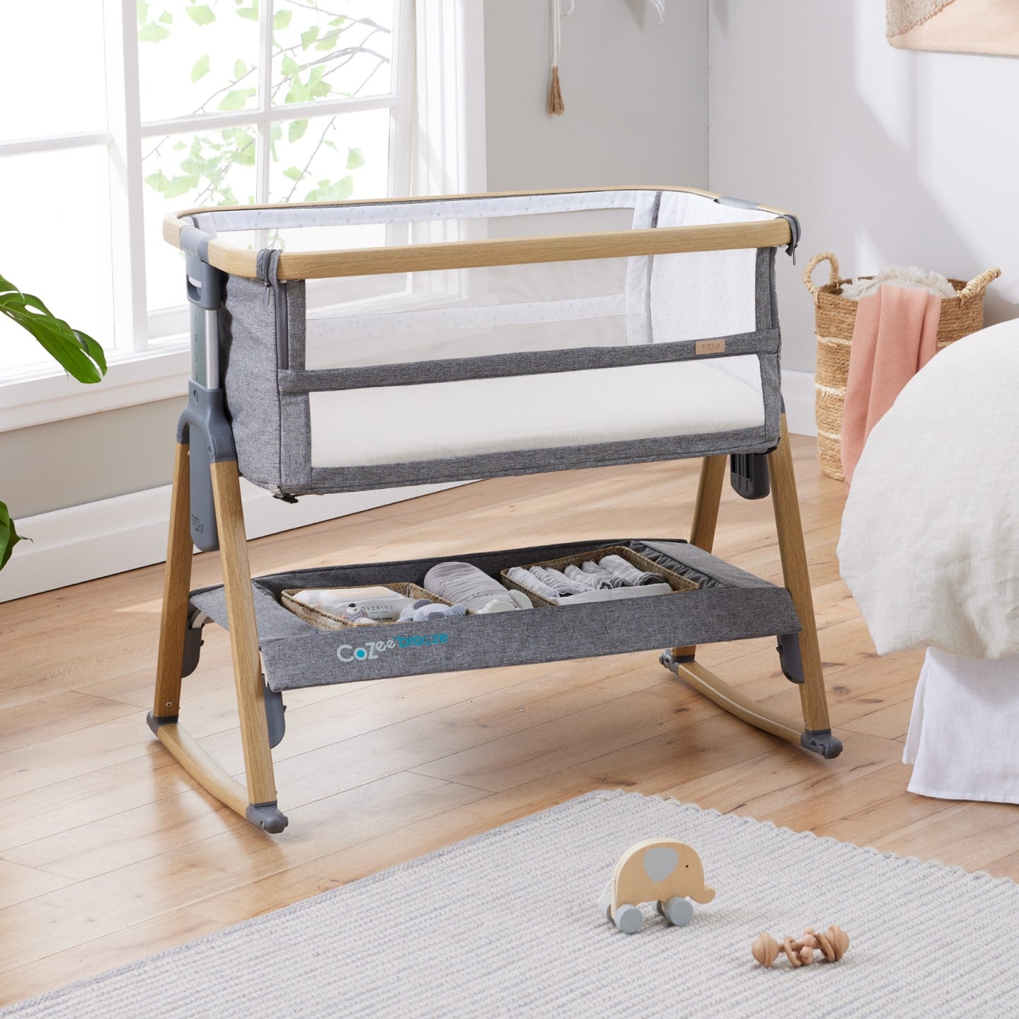 CoZee Breeze Plus Co-sleeping Bassinet with Rocking Legs in Oak Charcoal