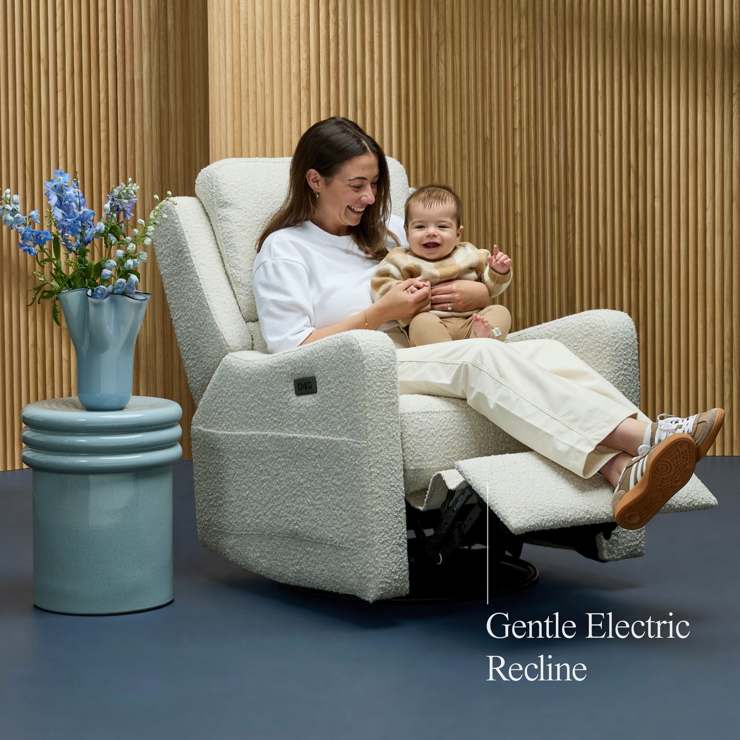 Henry Plus Massage & Heat Nursing Chair in Vanilla Bouclé