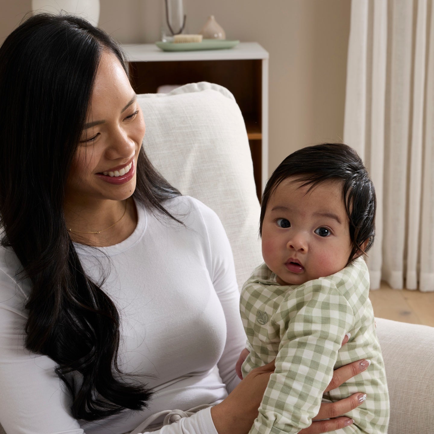 Louie Electric Recliner Glider Nursery Chair in Eggshell