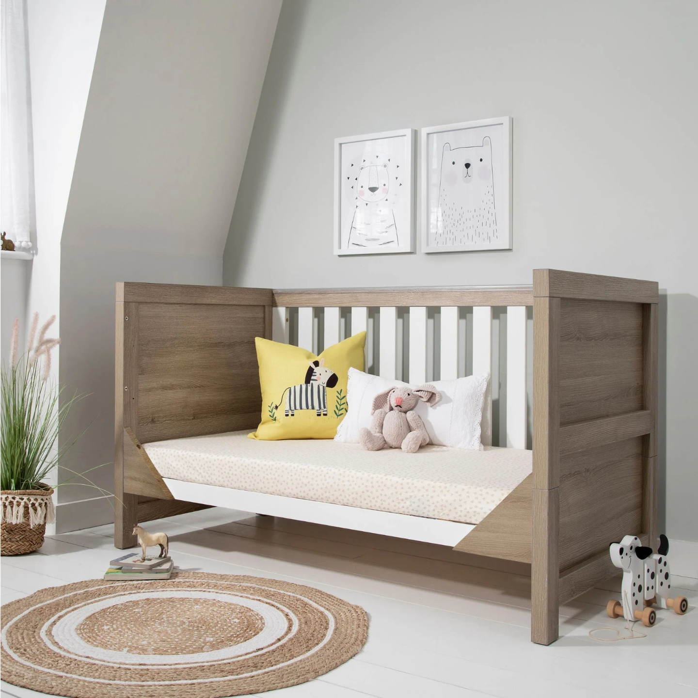 Tutti Bambini Modena 3 in 1 Cot bed in White/Oak