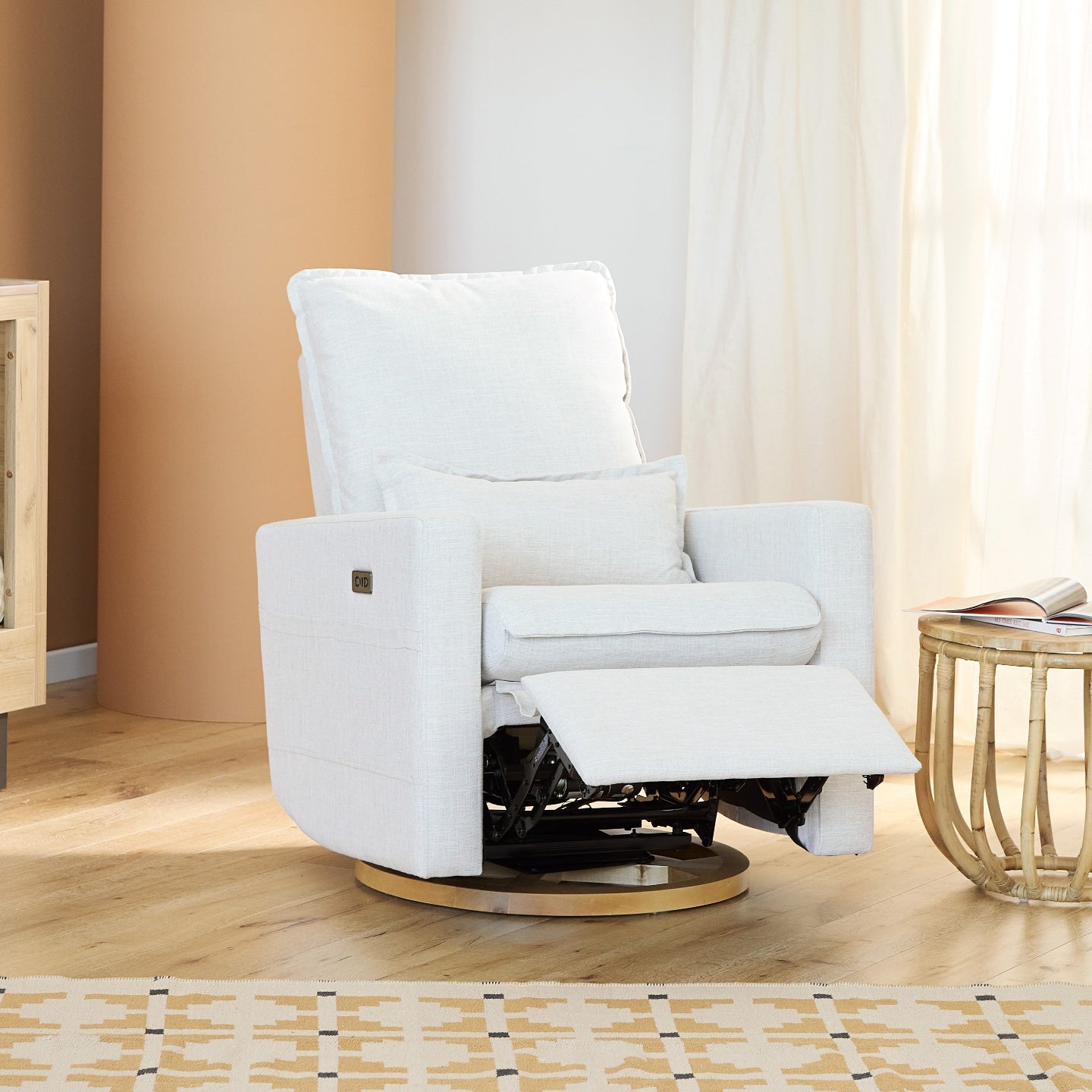 Frankie Electric Recliner Glider Nursery Chair in Eggshell