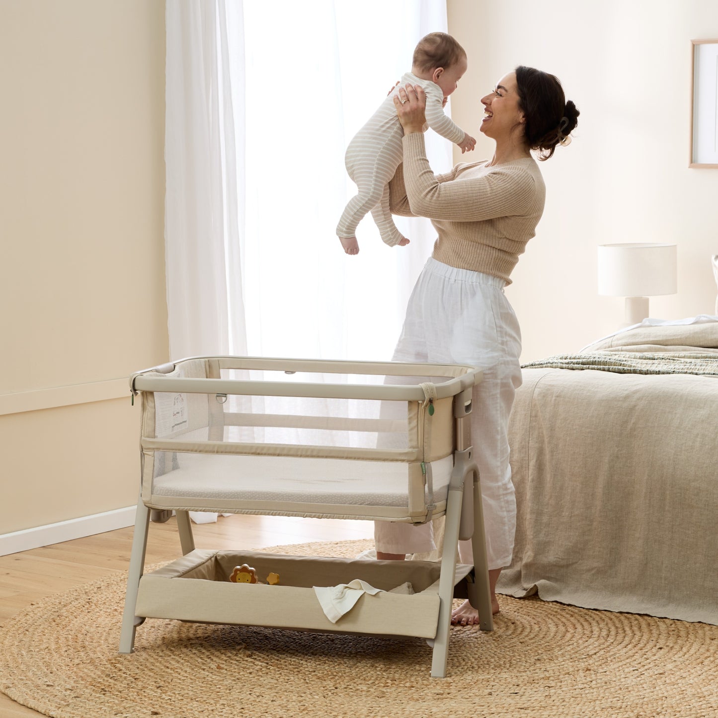CoZee Breeze Zen Co-sleeping Bassinet in Sand