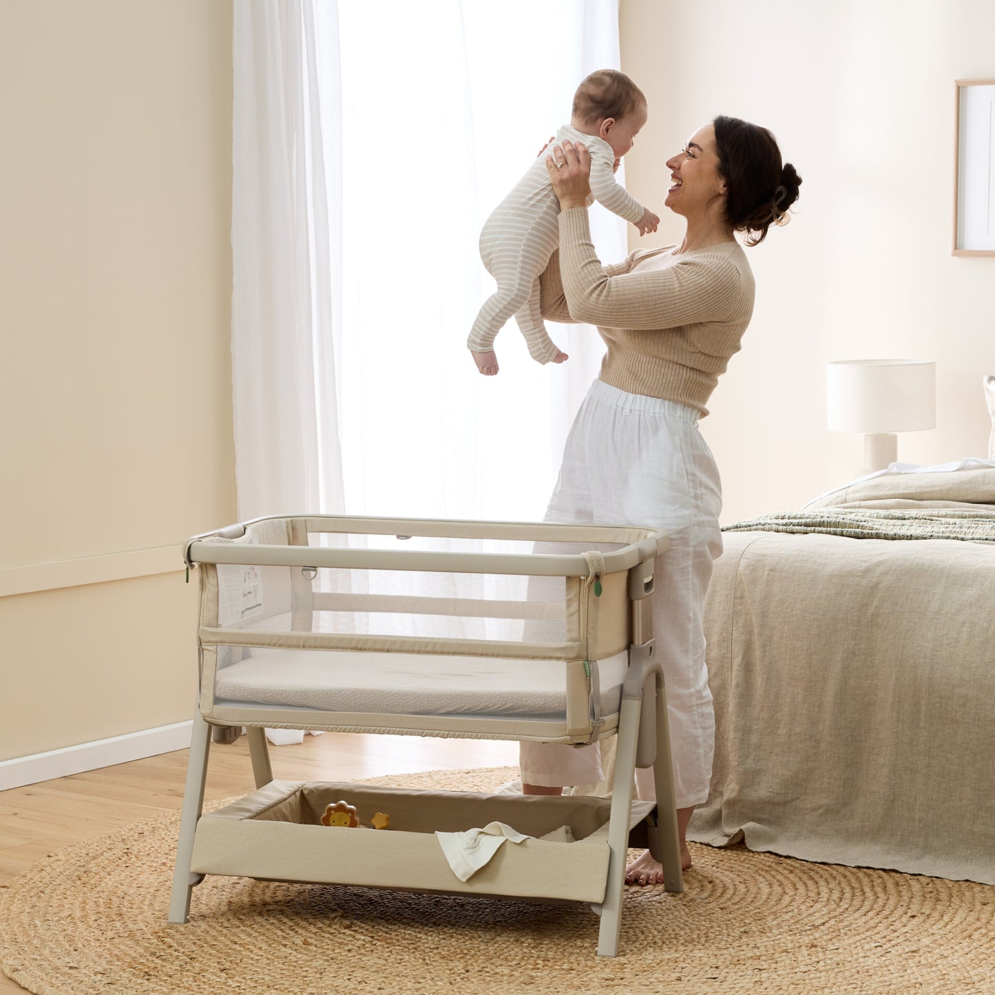 CoZee Breeze Zen Co-sleeping Bassinet in Sand