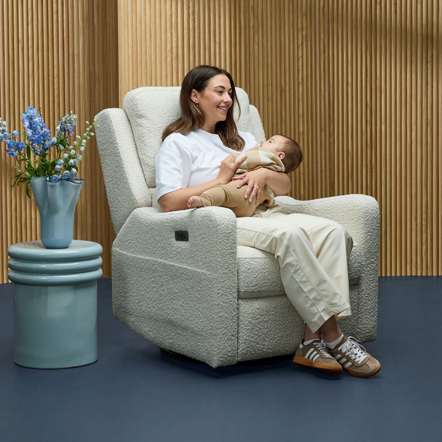Henry Plus Massage & Heat Nursing Chair in Vanilla Bouclé