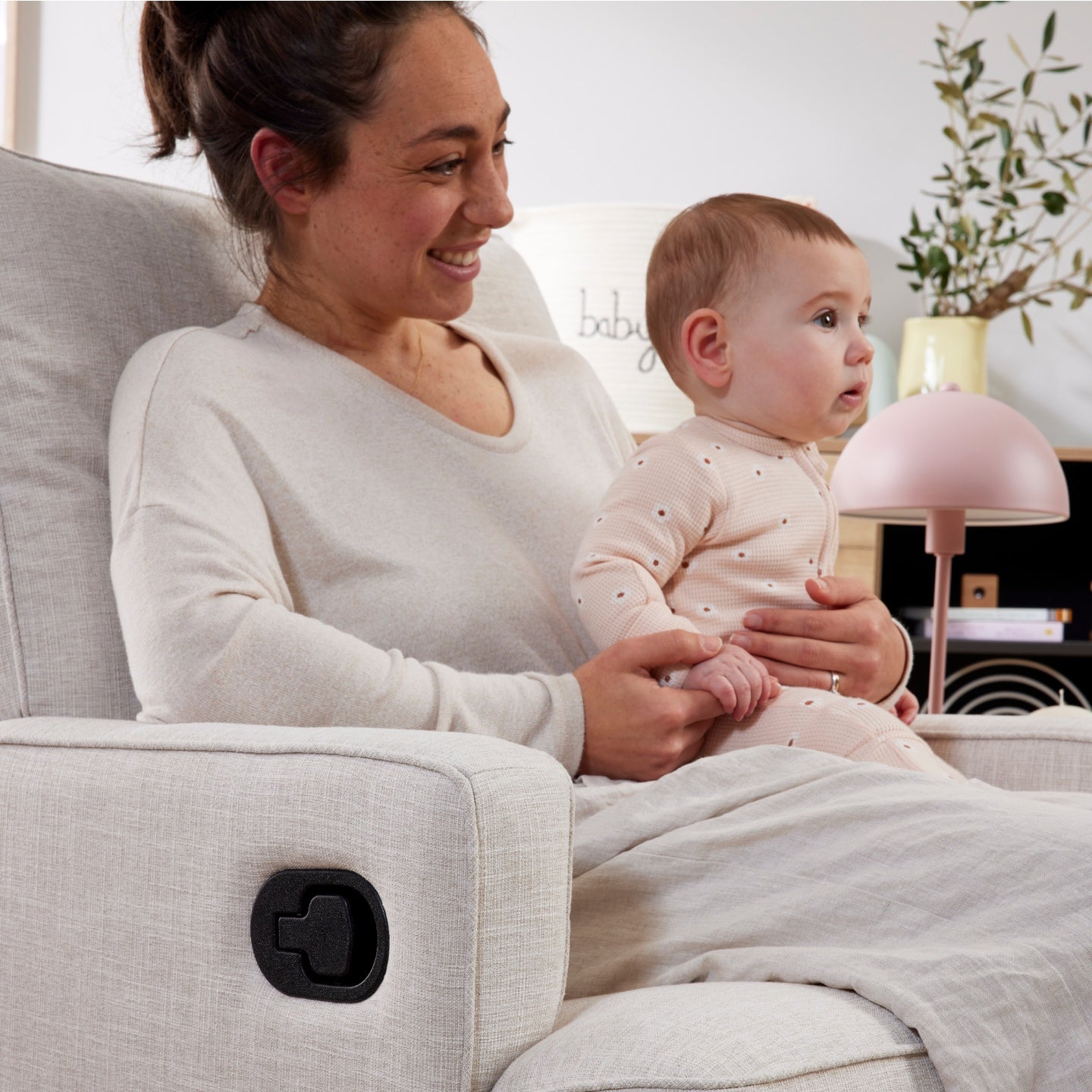 Quinn Recliner Glider Nursery Chair in Eggshell