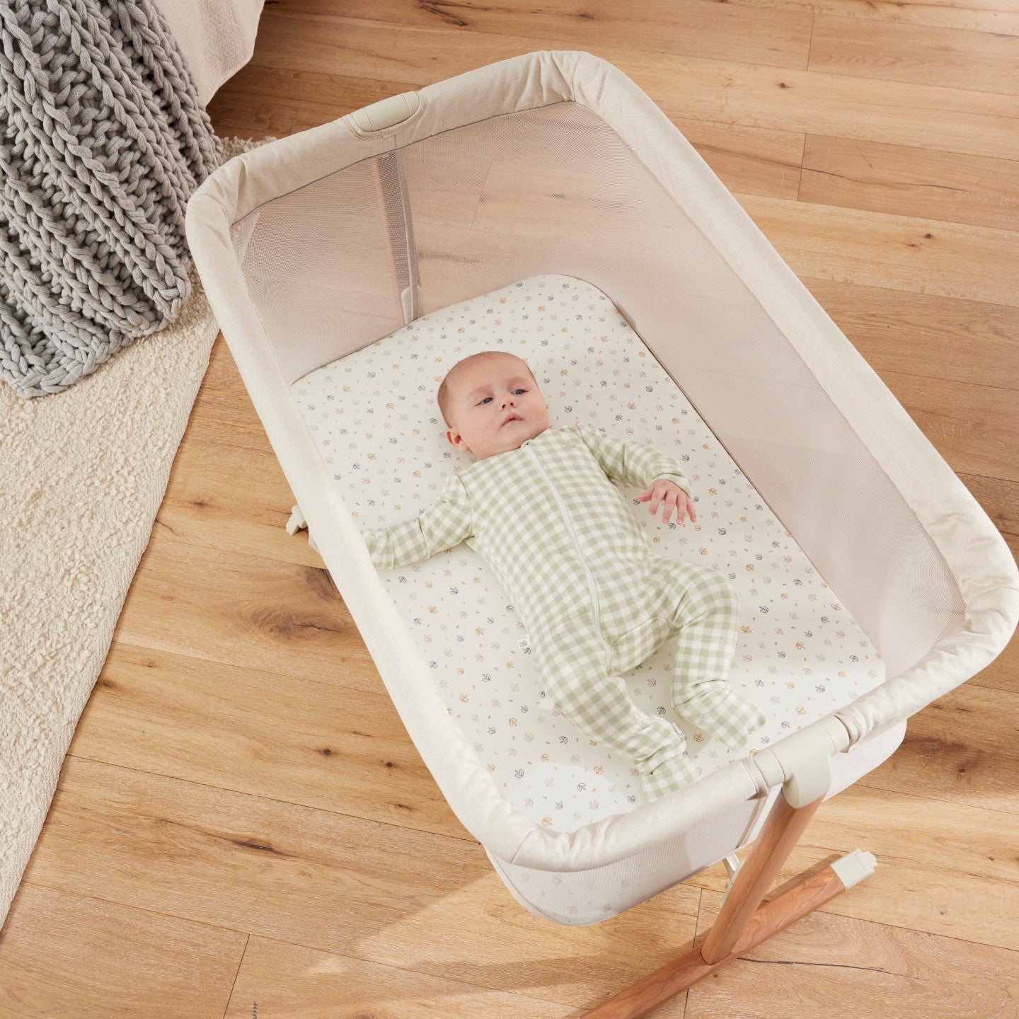 Zizee Bassinet in Scandi Walnut and Ecru