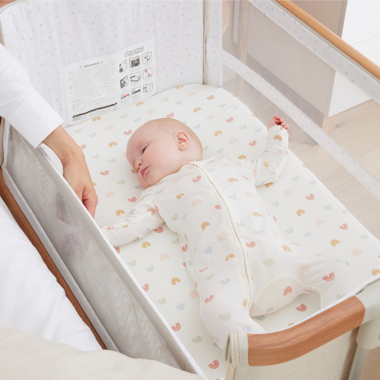 CoZee Breeze Plus Co Sleeping Bassinet with Rocking Legs in Scandi Wal iL Tutto