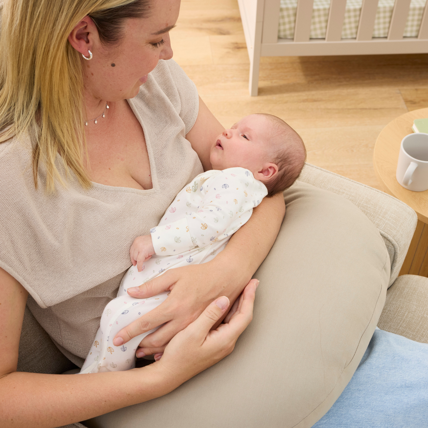 Snuggle Me Feeding Pillow in Birch iL Tutto