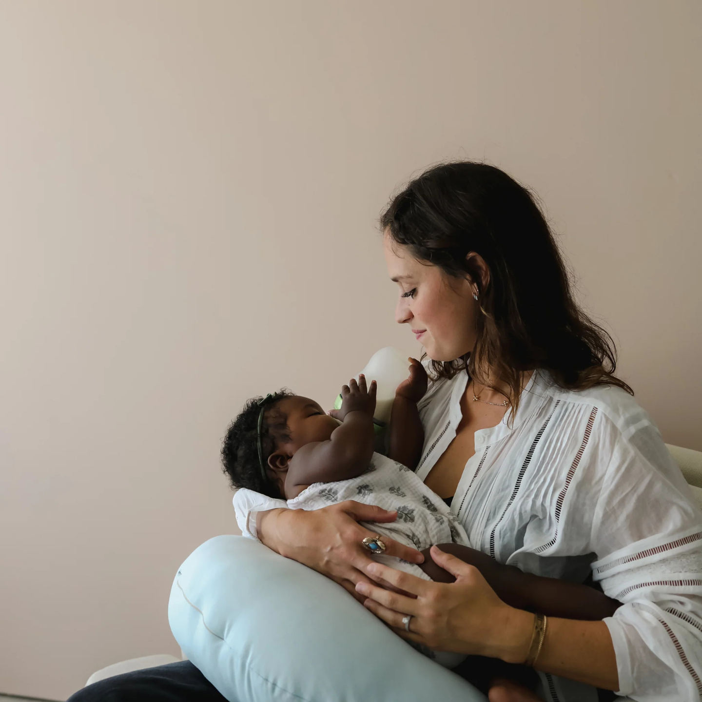 Snuggle Me Feeding Pillow in Bluebell