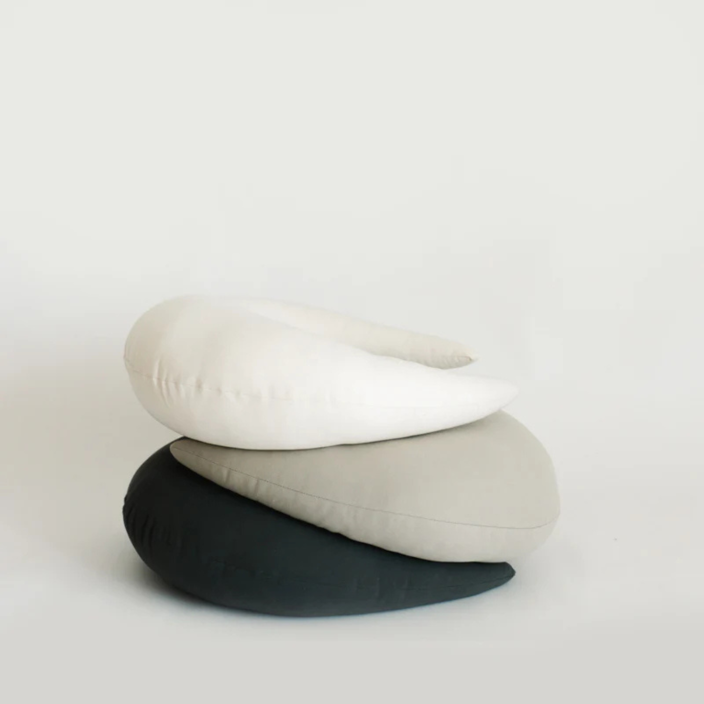 Snuggle Me Feeding Pillow in Natural