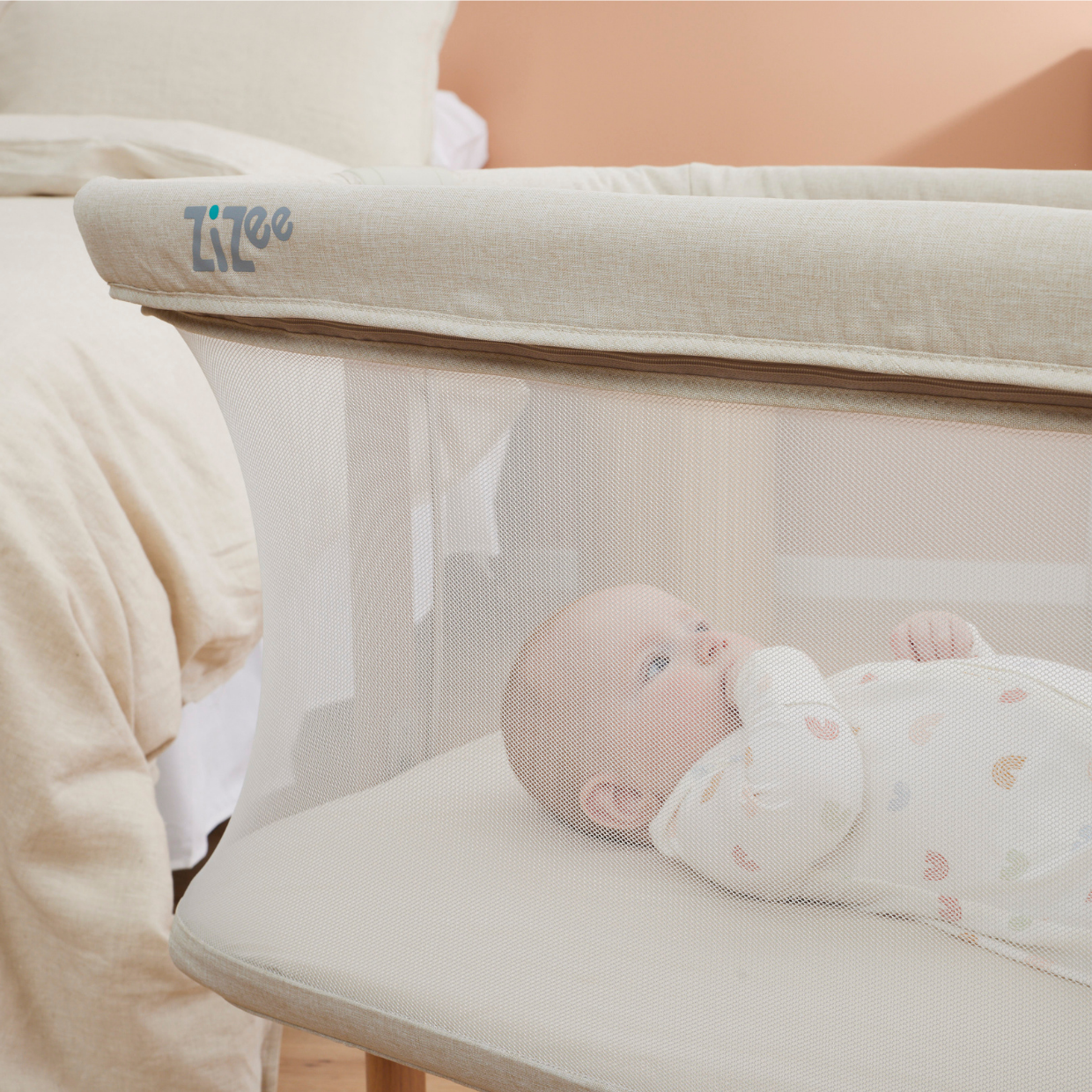 Zizee Bassinet in Scandi Walnut and Ecru