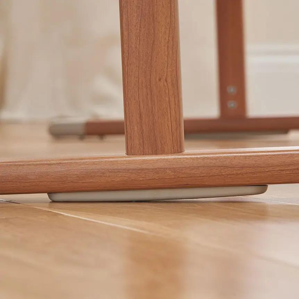Zizee Bassinet in Scandi Walnut and Ecru