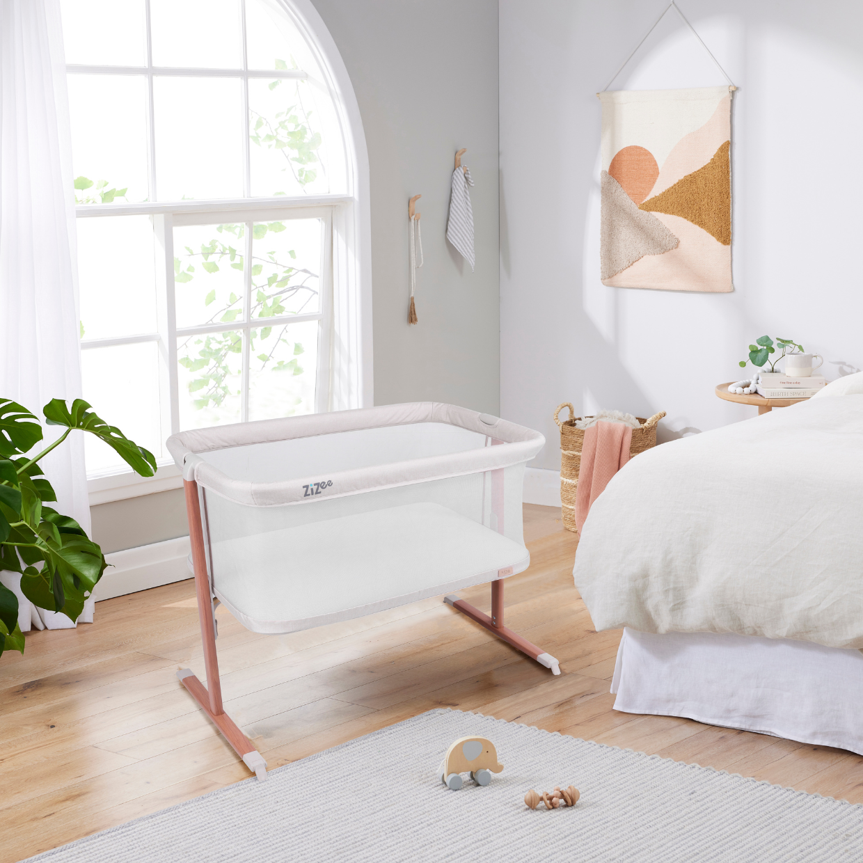 Zizee Bassinet in Scandi Walnut and Ecru