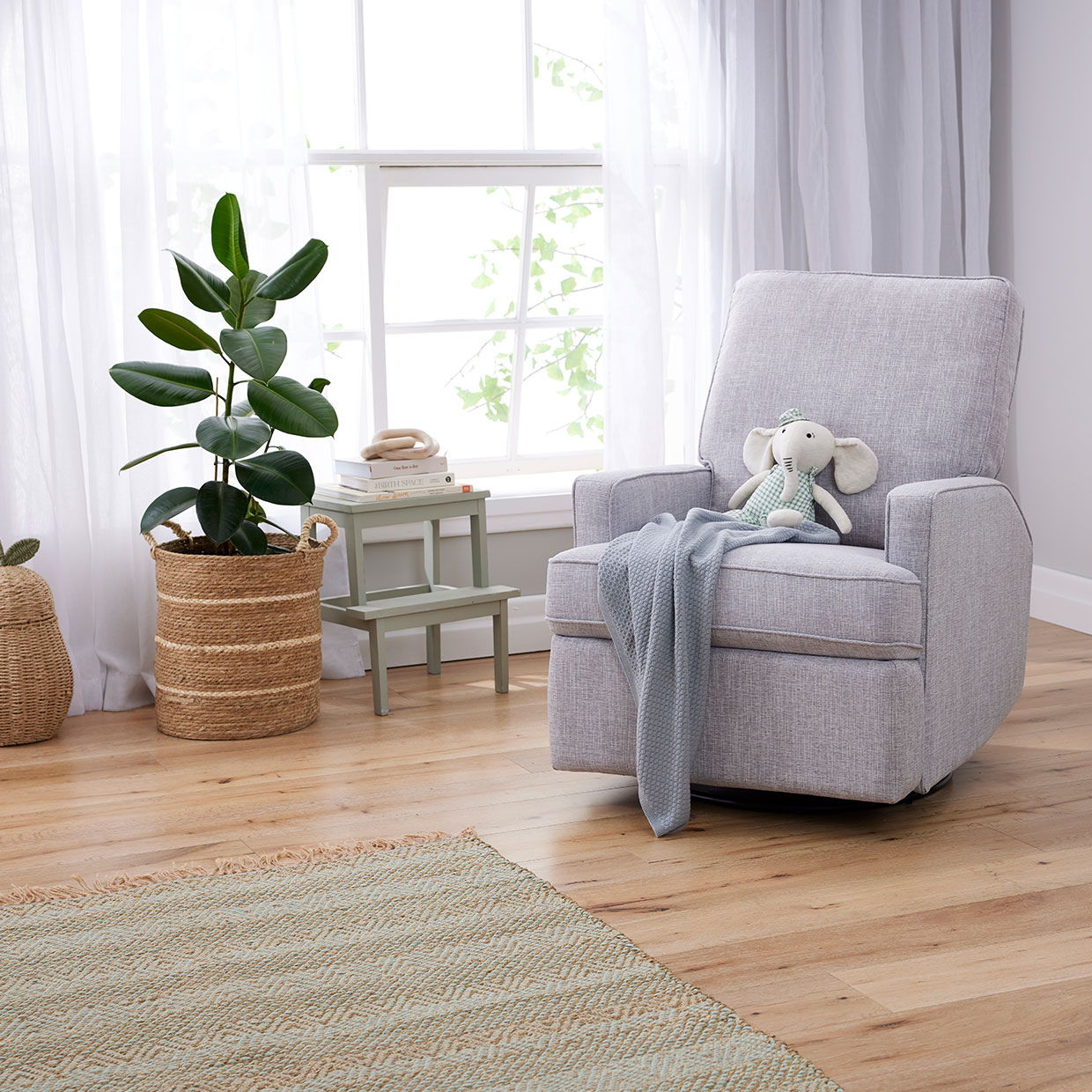 Quinn Recliner Glider Nursery Chair in Pure Grey