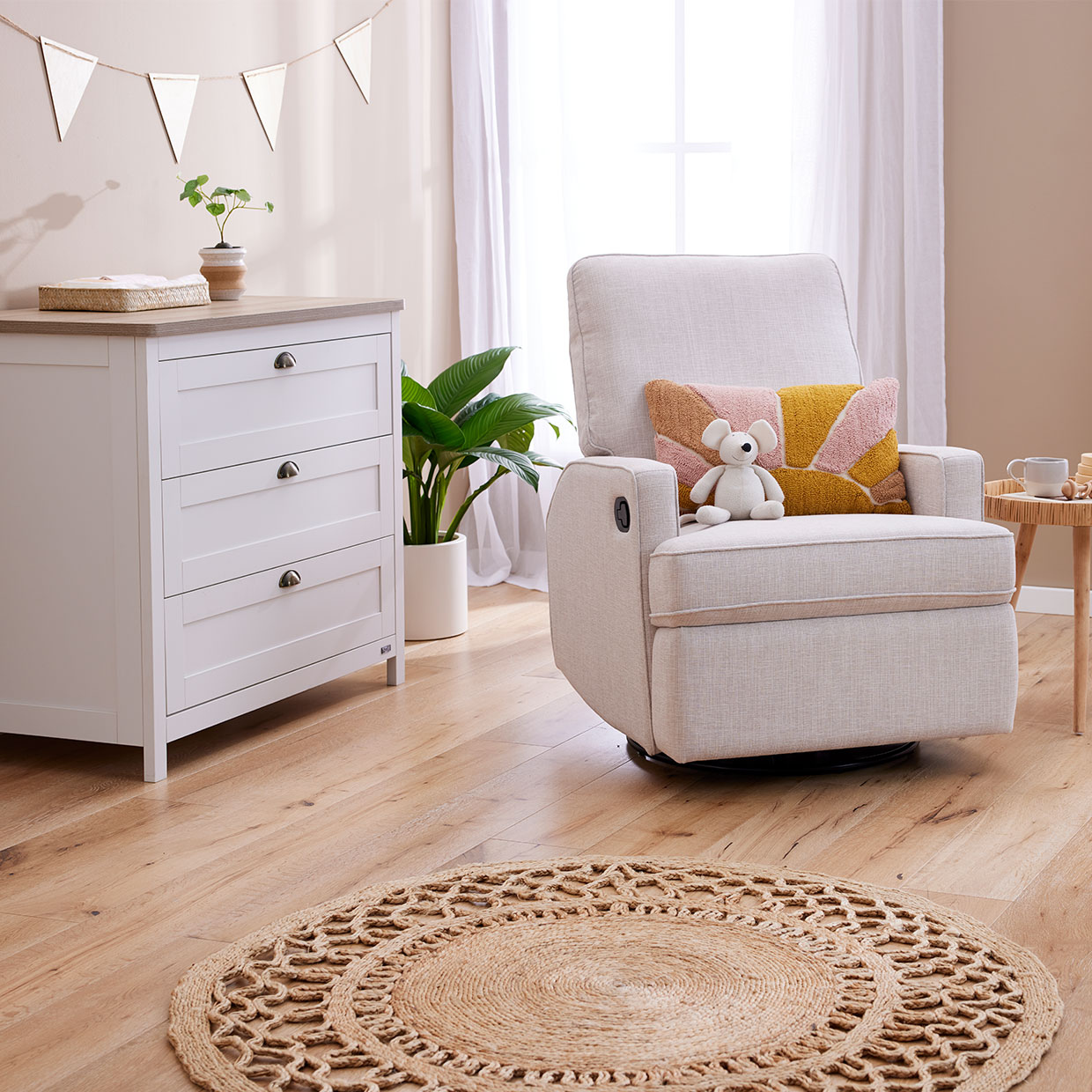 Quinn Recliner Glider Nursery Chair in Egg Shell